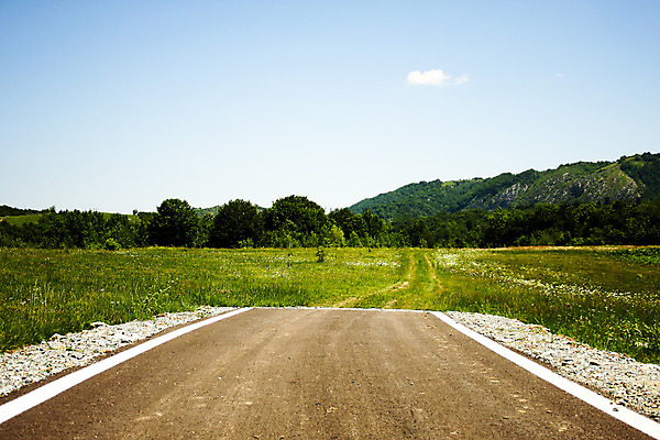 포토 JPG 해외이미지 도로 컨셉 교통시설 사람없음 초록색 놀람 시골 먼지 평야 해외202004 해외포토 감정 길 컬러 교통 자연 표정 시설 파일형식 이미지허브