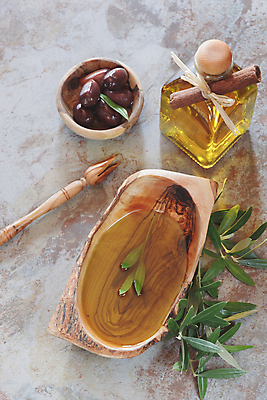 포토 JPG 해외이미지 식물 유럽 음식 백그라운드 컨셉 잎 채소 과일 재료 자연 탁자 건강 요리 사람없음 목재 빛 식당 검은색 이탈리아 수확 성장 나뭇가지 시골 사발 스페인 맛 지중해 먹기 허브 올리브 날것 아로마 향 그리스인 내추럴 스페인어 채식주의자 핸드메이드 추가 비건 해외202004 해외포토 서양인 나무 열매 나라 바다 컬러 가구 농업 모션 상점 사기그릇 생태계 채식 파일형식 이미지허브