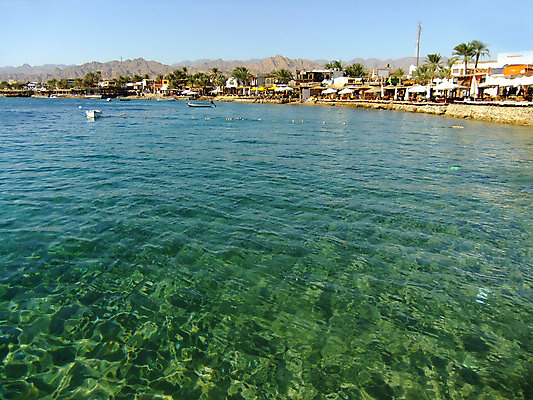 포토 JPG 해외이미지 모래 바다 여행 건축양식 아프리카 하늘 이집트 풍경 사람없음 야외 건물 빨간색 파란색 마을 사막 북쪽 타운 해외202004 해외포토 건축물 건축 나라 컬러 도시 방향 파일형식 이미지허브