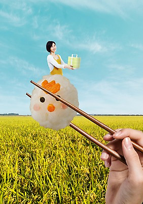 PSD 구름 편집 편집이미지 손 웰빙 여자 음식 40대 젓가락 하늘 밥 엄마 논 웃음 들기 사람 동양인 상반신 성인 두명 라이프 신체부위 한국인 벼 닭 도시락 중년만 성인만 이미지편집 자연요소 중년 농업 가족 모션 조류 곡류 수저 표정 인종 생활 파일형식