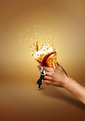 전신 PSD 외국인 편집 편집이미지 직업 손 여자 커피 음료 음식 유니폼 들기 사람 동양인 20대 성인 두명 신체부위 컵 요식업 튀는물 바리스타 핸드밀 청년만 성인만 이미지편집 식기 옷 산업 모션 인종 청년 액체표현 커피용품 스플래쉬 파일형식