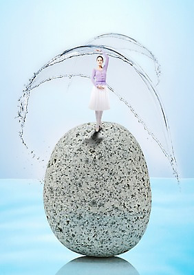 전신 PSD 서양인 외국인 백인 편집 편집이미지 여자 모션 문화예술 한명 서기 사람 20대 성인 물 돌_바위 춤 발레 발레리나 발레복 토슈즈 현대무용 까치발 여자만 여자한명만 성인여자만 청년만 청년여자만 성인한명만 청년여자한명만 성인여자한명만 성인만 이미지편집 자연요소 1 옷 신발 발 인종 청년 파일형식