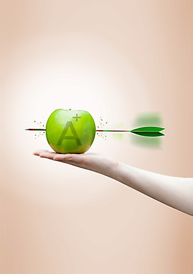 PSD 편집 편집이미지 손 교육 과일 화살 한명 들기 신체부위 사과 성적 청사과 에이플러스 이미지편집 1 모션 사람 점수 파일형식