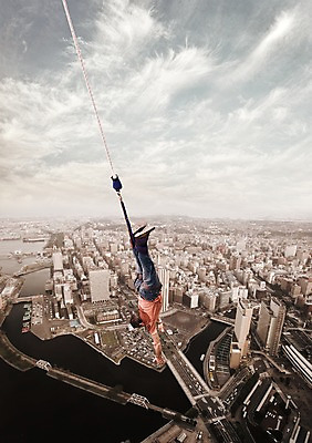 전신 PSD 서양인 외국인 구름 편집 편집이미지 남자 줄 하늘 레저 매달리기 한명 사람 풍경 빌딩 성인 도시풍경 도시 익스트림스포츠 번지점프 남자만 남자한명만 성인남자만 성인만 이미지편집 자연요소 1 스포츠 모션 인종 건물 파일형식