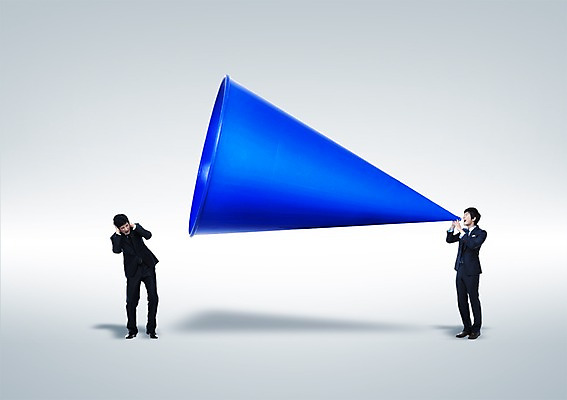 전신 PSD 편집 편집이미지 남자 비즈니스 서기 사람 동양인 정장 성인 두명 30대 확성기 외침 한국인 비즈니스맨 귀막기 시끄러움 소음 남자만 성인남자만 장년만 장년남자만 성인만 이미지편집 옷 모션 인종 손짓 장년 소리 직장인 파일형식