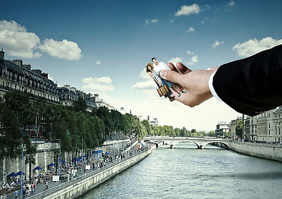 전신 PSD 서양인 외국인 백인 구름 편집 편집이미지 손 커플 여자 남자 여유 해외여행 여행 가방 하늘 휴식 서기 들기 사람 여러명 20대 성인 건물 신체부위 강 여행가방 도시 가교 청년만 성인만 이미지편집 자연요소 해외 건축물 잡화 감정 다수 컨셉 관계 모션 인종 청년 파일형식