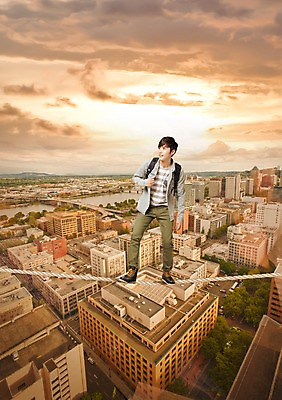 전신 PSD 구름 편집 편집이미지 교육 남자 밧줄 줄 대학생 가방 하늘 한명 서기 사람 동양인 풍경 빌딩 20대 성인 일몰 한국인 도시 균형 외줄타기 가교 남자만 남자한명만 성인남자만 청년만 청년남자만 청년남자한명만 성인한명만 성인남자한명만 성인만 이미지편집 자연요소 1 학생 건축물 잡화 모션 인종 청년 건물 노을 묘기 줄타기 파일형식