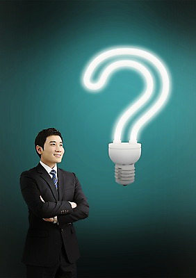 PSD 편집 편집이미지 응시 남자 생각 비즈니스 전구 아이디어 한명 웃음 사람 동양인 정장 상반신 성인 30대 팔짱 한국인 물음표 비즈니스맨 호기심 남자만 남자한명만 성인남자만 성인한명만 성인남자한명만 장년만 장년남자만 장년남자한명만 성인만 이미지편집 1 기호 시선 옷 감정 컨셉 모션 표정 인종 장년 직장인 파일형식