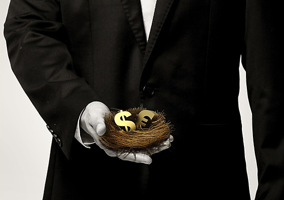 PSD 편집 편집이미지 손 비즈니스 한명 들기 정장 상반신 신체부위 금융 달러 유로 비즈니스맨 화폐기호 둥지 볏짚 이미지편집 1 기호 옷 남자 돈 모션 사람 경제 직장인 짚 화폐 파일형식