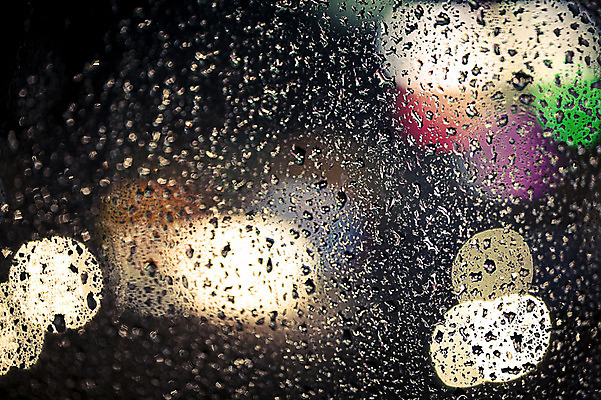 포토 JPG 배경화면 야경 창문 날씨 조명 사람없음 야외 빛 물방울 비 소프트포커스 신비 빗방울 보케 감성 국내포토 자연요소 컨셉 촬영기법 비_날씨 야간 파일형식 풍경_경치