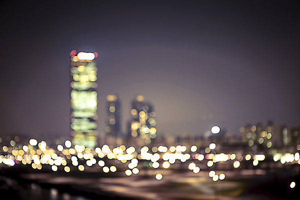 포토 JPG 배경화면 야경 밤하늘 서울 빌딩 사람없음 야외 빛 도시풍경 도시 야간 소프트포커스 신비 보케 감성 여의도 국내포토 자연요소 컨셉 하늘 한국 촬영기법 풍경 건물 파일형식 풍경_경치