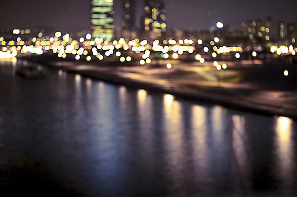 포토 JPG 바다 배경화면 야경 서울 빌딩 해변 사람없음 야외 빛 강 도시풍경 소프트포커스 신비 보케 감성 마포대교 여의도 국내포토 컨셉 한국 촬영기법 풍경 건물 다리_건축물 도시 야간 파일형식 풍경_경치