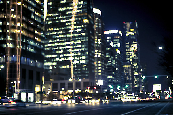 포토 JPG 도로 배경화면 야경 자동차 서울 빌딩 사람없음 야외 빛 도시풍경 도시 소프트포커스 신비 보케 감성 여의도 국내포토 길 육상교통 컨셉 교통시설 한국 촬영기법 풍경 건물 야간 파일형식 풍경_경치