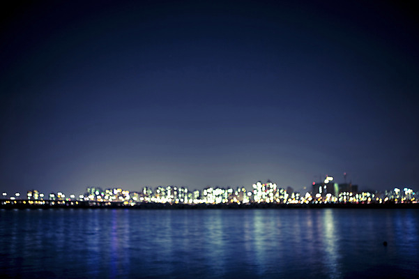 포토 JPG 바다 배경화면 야경 서울 빌딩 사람없음 야외 빛 강 도시풍경 도시 소프트포커스 신비 보케 감성 여의도 국내포토 컨셉 한국 촬영기법 풍경 건물 야간 파일형식 풍경_경치