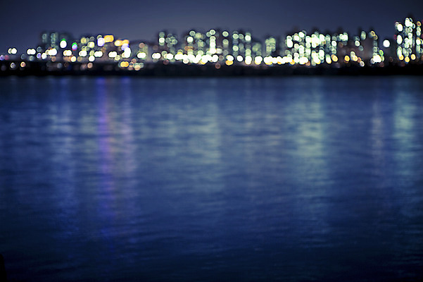 포토 JPG 바다 배경화면 야경 서울 빌딩 사람없음 야외 빛 강 도시풍경 도시 소프트포커스 신비 보케 감성 여의도 국내포토 컨셉 한국 촬영기법 풍경 건물 야간 파일형식 풍경_경치