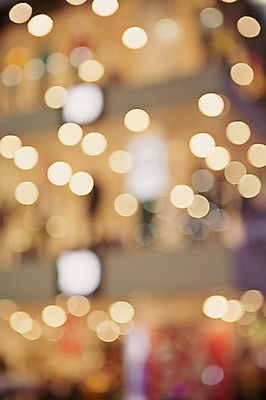 포토 JPG 배경화면 야경 조명 사람없음 야외 건물 빛 상점 소프트포커스 신비 보케 감성 국내포토 건축물 컨셉 촬영기법 야간 파일형식 풍경_경치