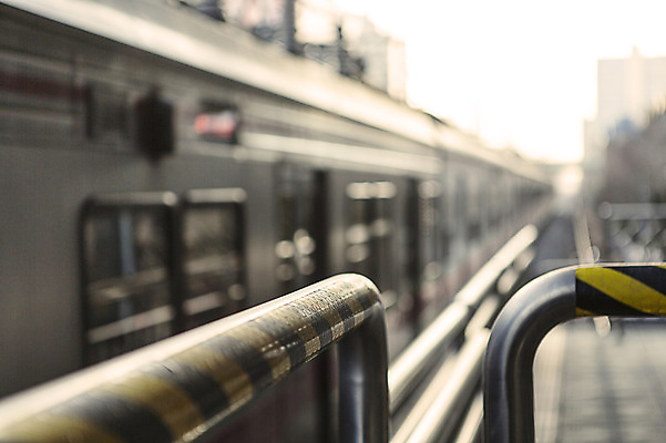 포토 JPG 주간 배경화면 풍경 사람없음 야외 도시풍경 기차 역 소프트포커스 신비 보케 감성 기차역 전철역 국내포토 자연요소 육상교통 컨셉 교통시설 대중교통 촬영기법 도시 파일형식