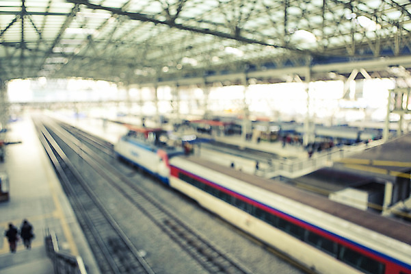 포토 JPG 주간 사람 동양인 풍경 여러명 야외 도시풍경 기찻길 기차 한국인 역 소프트포커스 신비 보케 감성 기차역 서울역 철도의날 국내포토 자연요소 육상교통 다수 컨셉 교통시설 대중교통 서울 촬영기법 인종 도시 전철역 파일형식 법정기념일