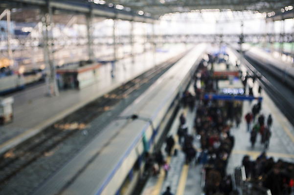 포토 JPG 주간 사람 여러명 야외 기차 전철 역 군중 소프트포커스 신비 보케 감성 기차역 전철역 서울역 국내포토 자연요소 육상교통 다수 컨셉 교통시설 대중교통 서울 촬영기법 파일형식