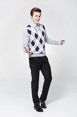 포토 JPG 스튜디오촬영 전신 서양인 외국인 백인 남자 비즈니스 모션 실내 한명 서기 미소 들기 사람 손짓 성인 30대 펜 직장인 비즈니스맨 남자만 남자한명만 성인남자만 성인한명만 성인남자한명만 장년만 장년남자만 장년남자한명만 성인만 국내포토 직업 1 표정 인종 내부 장년 필기구 파일형식