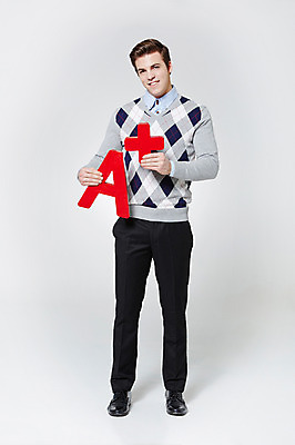 포토 JPG 스튜디오촬영 전신 서양인 외국인 백인 기호 남자 비즈니스 모션 실내 한명 서기 미소 들기 사람 성인 앞모습 30대 직장인 비즈니스맨 플러스 A 남자만 남자한명만 성인남자만 성인한명만 성인남자한명만 장년만 장년남자만 장년남자한명만 성인만 국내포토 직업 문자 1 알파벳 뷰포인트 표정 인종 내부 장년 파일형식