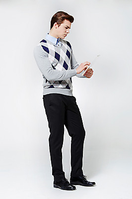 포토 JPG 스튜디오촬영 전신 서양인 외국인 백인 남자 비즈니스 모션 알림판 실내 한명 서기 들기 사람 성인 옆모습 30대 터치 직장인 비즈니스맨 남자만 남자한명만 성인남자만 성인한명만 성인남자한명만 장년만 장년남자만 장년남자한명만 성인만 국내포토 직업 1 뷰포인트 인종 내부 장년 파일형식