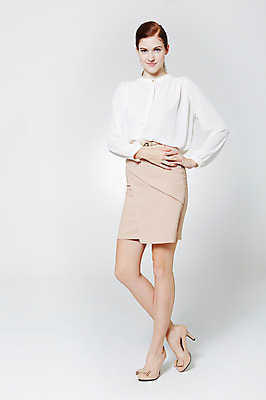 포토 JPG 스튜디오촬영 전신 서양인 외국인 백인 여자 허리손 비즈니스 모션 실내 한명 서기 미소 사람 손짓 성인 앞모습 30대 직장인 비즈니스우먼 여자만 여자한명만 성인여자만 성인한명만 성인여자한명만 장년만 장년여자만 장년여자한명만 성인만 국내포토 직업 1 뷰포인트 포즈 표정 인종 내부 장년 파일형식