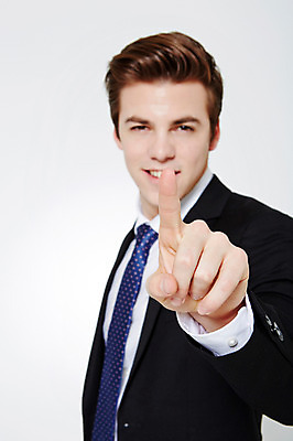 포토 JPG 스튜디오촬영 서양인 외국인 백인 남자 비즈니스 모션 실내 한명 미소 사람 정장 손짓 상반신 성인 옆모습 30대 터치 직장인 비즈니스맨 남자만 남자한명만 성인남자만 성인한명만 성인남자한명만 장년만 장년남자만 장년남자한명만 성인만 국내포토 직업 1 옷 뷰포인트 표정 인종 내부 장년 파일형식