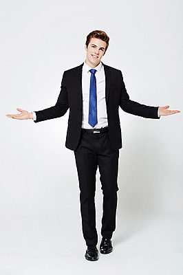 포토 JPG 스튜디오촬영 전신 서양인 외국인 백인 남자 비즈니스 모션 팔벌리기 실내 한명 서기 미소 사람 정장 손짓 성인 앞모습 30대 직장인 비즈니스맨 남자만 남자한명만 성인남자만 성인한명만 성인남자한명만 장년만 장년남자만 장년남자한명만 성인만 국내포토 직업 1 옷 뷰포인트 표정 인종 내부 장년 파일형식