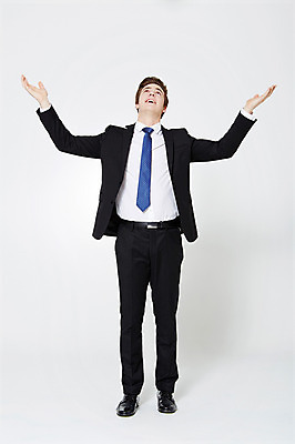 포토 JPG 스튜디오촬영 전신 서양인 외국인 백인 남자 비즈니스 모션 팔벌리기 실내 한명 서기 사람 정장 손짓 성인 앞모습 30대 올려보기 직장인 비즈니스맨 남자만 남자한명만 성인남자만 성인한명만 성인남자한명만 장년만 장년남자만 장년남자한명만 성인만 국내포토 직업 1 옷 뷰포인트 인종 내부 장년 파일형식