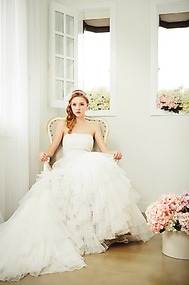 포토 JPG 스튜디오촬영 전신 서양인 외국인 여자 꽃 신부 웨딩드레스 결혼 의자 모션 실내 한명 사람 앉기 20대 성인 앞모습 커튼 우아함 창가 청년만 청년여자만 청년여자한명만 성인여자한명만 국내포토 식물 1 드레스 뷰포인트 가구 컨셉 창문 인종 이벤트 청년 내부 여자만 여자한명만 성인여자만 성인만 파일형식