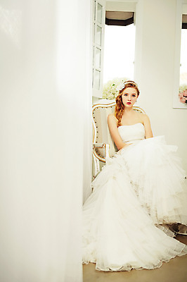 포토 JPG 스튜디오촬영 전신 서양인 외국인 여자 꽃 신부 웨딩드레스 결혼 의자 모션 실내 한명 사람 앉기 20대 성인 커튼 우아함 창가 청년만 청년여자만 청년여자한명만 성인여자한명만 국내포토 식물 1 드레스 가구 컨셉 창문 인종 이벤트 청년 내부 여자만 여자한명만 성인여자만 성인만 파일형식