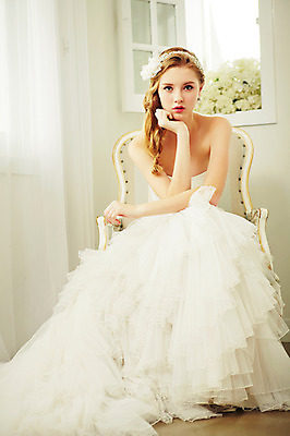 포토 JPG 스튜디오촬영 전신 서양인 외국인 여자 꽃 신부 웨딩드레스 결혼 의자 모션 실내 한명 사람 앉기 손짓 20대 성인 앞모습 턱괴기 머리띠 우아함 창가 청년만 청년여자만 청년여자한명만 성인여자한명만 국내포토 식물 1 드레스 뷰포인트 가구 컨셉 장신구 창문 인종 이벤트 청년 내부 여자만 여자한명만 성인여자만 성인만 파일형식