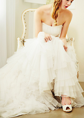 포토 JPG 스튜디오촬영 서양인 외국인 여자 신부 구두 웨딩드레스 결혼 의자 모션 실내 한명 사람 앉기 20대 성인 앞모습 우아함 창가 청년만 청년여자만 청년여자한명만 성인여자한명만 국내포토 1 드레스 뷰포인트 가구 신발 컨셉 창문 인종 이벤트 청년 내부 여자만 여자한명만 성인여자만 성인만 파일형식