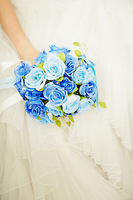 포토 JPG 스튜디오촬영 서양인 외국인 손 여자 꽃 신부 부케 웨딩드레스 결혼 모션 실내 한명 들기 사람 20대 성인 신체부위 우아함 청년만 국내포토 식물 1 드레스 꽃다발 컨셉 인종 이벤트 청년 내부 성인만 파일형식