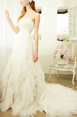 포토 JPG 스튜디오촬영 전신 서양인 외국인 여자 꽃 화분 신부 웨딩드레스 결혼 의자 창문 모션 실내 한명 서기 사람 20대 성인 옆모습 만지기 커튼 우아함 창가 청년만 청년여자만 청년여자한명만 성인여자한명만 국내포토 식물 1 드레스 뷰포인트 가구 컨셉 인종 이벤트 청년 내부 여자만 여자한명만 성인여자만 성인만 파일형식