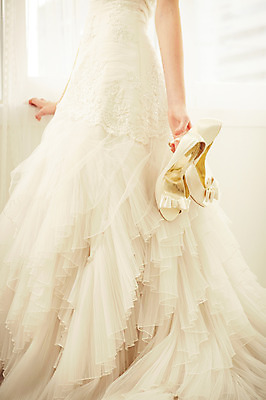 포토 JPG 스튜디오촬영 서양인 외국인 여자 신부 구두 웨딩드레스 결혼 모션 실내 한명 서기 들기 사람 20대 성인 하반신 우아함 창가 청년만 청년여자만 청년여자한명만 성인여자한명만 국내포토 1 드레스 신발 컨셉 창문 인종 이벤트 청년 내부 여자만 여자한명만 성인여자만 성인만 파일형식