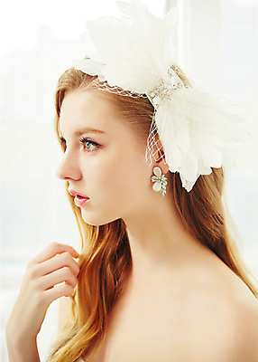 포토 JPG 스튜디오촬영 서양인 외국인 응시 여자 리본 신부 웨딩드레스 결혼 모션 실내 한명 사람 손짓 상반신 20대 성인 옆모습 우아함 창가 청년만 청년여자만 청년여자한명만 성인여자한명만 국내포토 1 시선 드레스 뷰포인트 컨셉 창문 인종 이벤트 청년 내부 여자만 여자한명만 성인여자만 성인만 파일형식