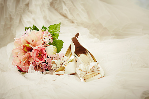 포토 JPG 스튜디오촬영 구두 부케 웨딩드레스 결혼 실내 사람없음 우아함 웨딩슈즈 국내포토 드레스 꽃다발 신발 컨셉 이벤트 내부 결혼소품 파일형식