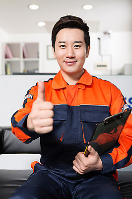 포토 JPG 직업 남자 모션 작업복 한명 미소 들기 사람 앉기 동양인 손짓 상반신 성인 앞모습 30대 사무실 한국인 최고 도움 자신감 엔지니어 문서 카센터 남자만 남자한명만 성인남자만 성인한명만 성인남자한명만 장년만 장년남자만 장년남자한명만 성인만 국내포토 1 옷 감정 뷰포인트 컨셉 비즈니스 표정 인종 장년 센터 기술자 파일형식