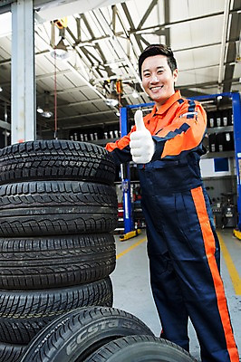 포토 JPG 직업 남자 모션 작업복 한명 서기 미소 사람 동양인 손짓 상반신 성인 옆모습 30대 한국인 최고 도움 엔지니어 수리 타이어 점검 자동차정비 정비소 카센터 남자만 남자한명만 성인남자만 성인한명만 성인남자한명만 장년만 장년남자만 장년남자한명만 성인만 국내포토 1 옷 뷰포인트 컨셉 표정 인종 장년 센터 기술자 파일형식