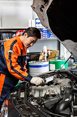 포토 JPG 직업 남자 모션 자동차 작업복 한명 서기 사람 동양인 상반신 성인 옆모습 30대 기계 한국인 도움 엔지니어 수리 점검 자동차정비 정비소 카센터 남자만 남자한명만 성인남자만 성인한명만 성인남자한명만 장년만 장년남자만 장년남자한명만 성인만 국내포토 1 옷 육상교통 뷰포인트 컨셉 인종 장년 센터 기술자 파일형식