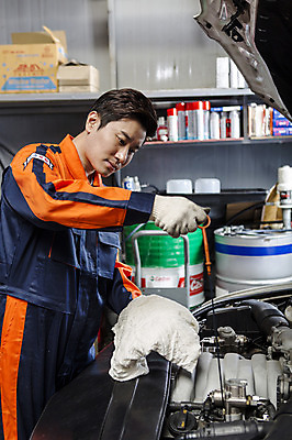 포토 JPG 직업 남자 모션 작업복 한명 들기 사람 동양인 상반신 성인 옆모습 30대 기계 한국인 도구 도움 엔지니어 수리 천 점검 자동차정비 정비소 카센터 남자만 남자한명만 성인남자만 성인한명만 성인남자한명만 장년만 장년남자만 장년남자한명만 성인만 국내포토 1 옷 뷰포인트 컨셉 인종 장년 직물 센터 기술자 파일형식