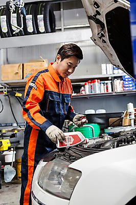 포토 JPG 직업 남자 모션 자동차 작업복 한명 서기 들기 사람 동양인 상반신 성인 옆모습 30대 기계 한국인 도구 도움 엔지니어 수리 타이어 점검 자동차정비 정비소 카센터 남자만 남자한명만 성인남자만 성인한명만 성인남자한명만 장년만 장년남자만 장년남자한명만 성인만 국내포토 1 옷 육상교통 뷰포인트 컨셉 인종 장년 센터 기술자 파일형식