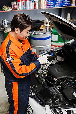 포토 JPG 직업 남자 모션 자동차 작업복 한명 서기 들기 사람 동양인 상반신 성인 옆모습 30대 하이앵글 기계 한국인 도구 도움 엔지니어 수리 점검 자동차정비 정비소 카센터 남자만 남자한명만 성인남자만 성인한명만 성인남자한명만 장년만 장년남자만 장년남자한명만 성인만 국내포토 1 옷 육상교통 뷰포인트 컨셉 인종 장년 센터 기술자 파일형식