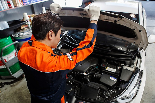 포토 JPG 직업 남자 모션 자동차 작업복 한명 서기 사람 동양인 손짓 상반신 성인 뒷모습 30대 기계 한국인 도움 엔지니어 수리 점검 자동차정비 정비소 카센터 남자만 남자한명만 성인남자만 성인한명만 성인남자한명만 장년만 장년남자만 장년남자한명만 성인만 국내포토 1 옷 육상교통 뷰포인트 컨셉 인종 장년 센터 기술자 파일형식