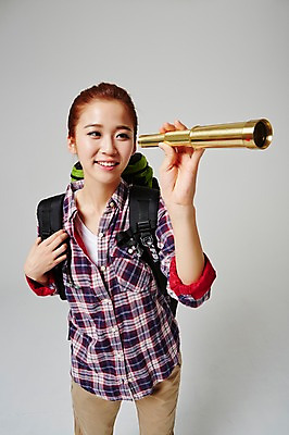 포토 JPG 스튜디오촬영 라이프스타일 여자 대학생 여행 가방 배낭 모션 대학생라이프 실내 한명 서기 미소 들기 사람 동양인 상반신 20대 성인 앞모습 캐주얼 희망 일안경 한국인 자유 관찰 설레임 여자만 여자한명만 성인여자만 청년만 청년여자만 성인한명만 청년여자한명만 성인여자한명만 성인만 국내포토 1 학생 잡화 옷 감정 뷰포인트 컨셉 표정 인종 청년 내부 생활 망원경 파일형식