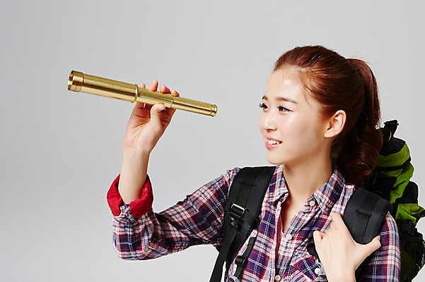 포토 JPG 스튜디오촬영 라이프스타일 여자 대학생 여행 가방 배낭 모션 대학생라이프 실내 한명 서기 미소 들기 사람 동양인 상반신 20대 성인 옆모습 캐주얼 희망 일안경 한국인 자유 관찰 설레임 여자만 여자한명만 성인여자만 청년만 청년여자만 성인한명만 청년여자한명만 성인여자한명만 성인만 국내포토 1 학생 잡화 옷 감정 뷰포인트 컨셉 표정 인종 청년 내부 생활 망원경 파일형식