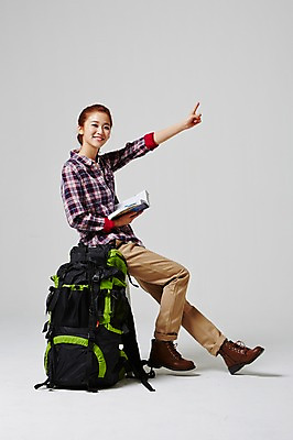 포토 JPG 스튜디오촬영 전신 라이프스타일 여자 대학생 여행 가방 배낭 모션 대학생라이프 실내 한명 미소 들기 사람 앉기 동양인 손짓 20대 성인 옆모습 캐주얼 희망 한국인 자유 가리킴 가이드북 설레임 여자만 여자한명만 성인여자만 청년만 청년여자만 성인한명만 청년여자한명만 성인여자한명만 성인만 국내포토 1 학생 잡화 옷 감정 뷰포인트 컨셉 표정 인종 청년 내부 생활 파일형식