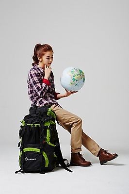 포토 JPG 스튜디오촬영 전신 라이프스타일 여자 대학생 여행 가방 배낭 모션 대학생라이프 실내 한명 들기 사람 앉기 동양인 20대 성인 옆모습 캐주얼 지구본 희망 한국인 자유 고민 설레임 여자만 여자한명만 성인여자만 청년만 청년여자만 성인한명만 청년여자한명만 성인여자한명만 성인만 국내포토 1 학생 잡화 옷 감정 뷰포인트 컨셉 인종 청년 내부 생활 파일형식